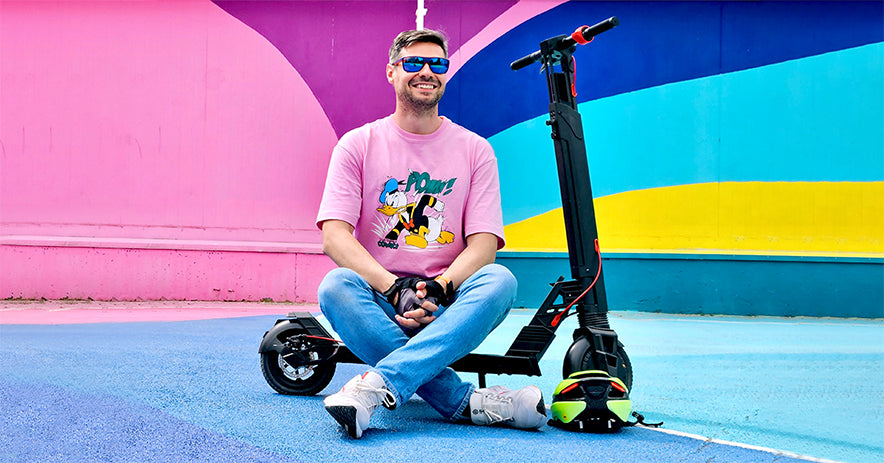  Summer Riding on an Electric Scooter